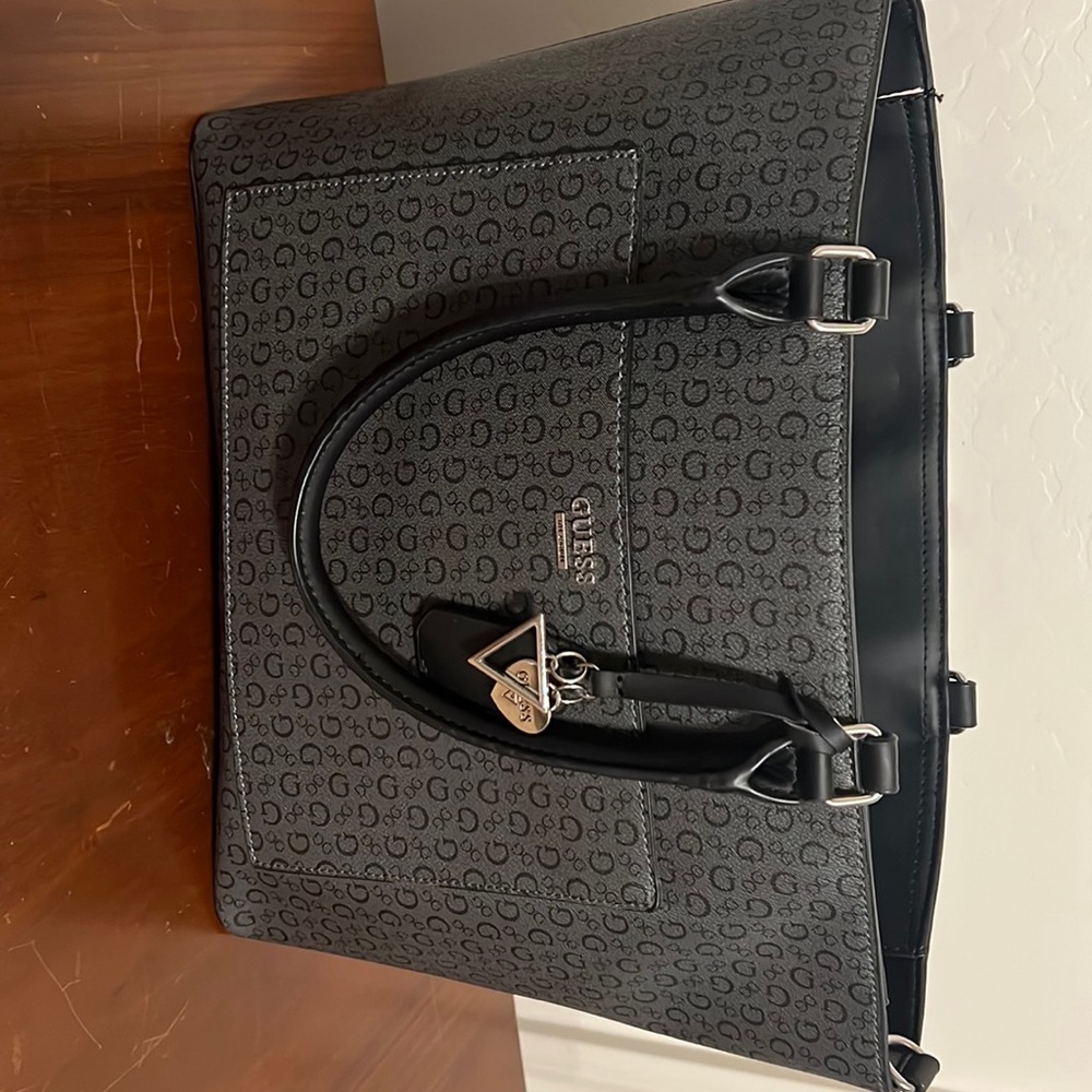 GUESS PURSE